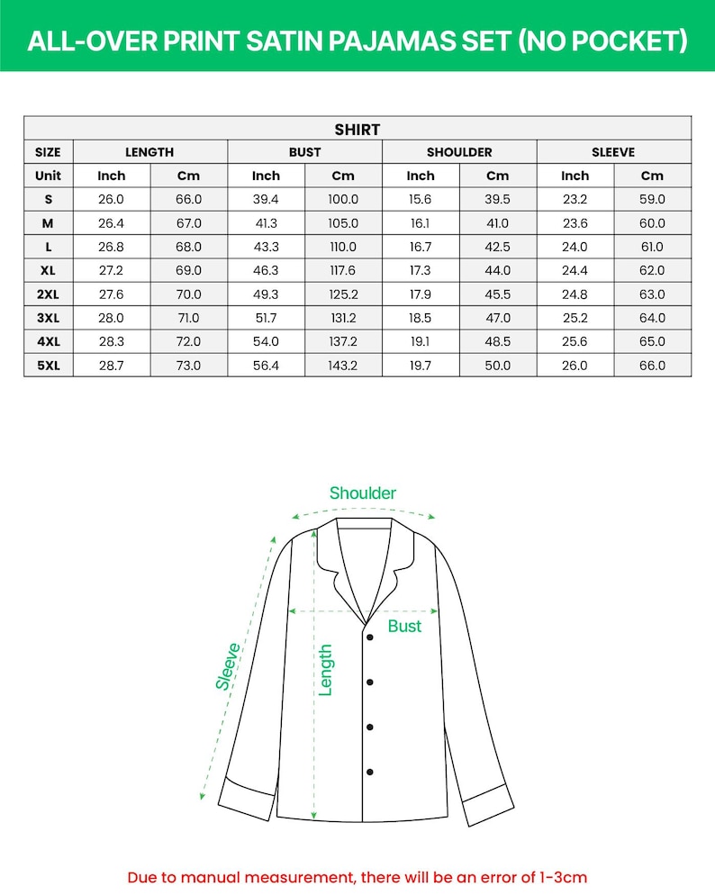 Op de afbeelding: Maattabel voor een satijnen pyjamaset met all-over print. Maten in inches en centimeters, van S tot 5XL. Details voor lengte, borst, schouder en mouw. Een diagram illustreert de afmetingen van het shirt.