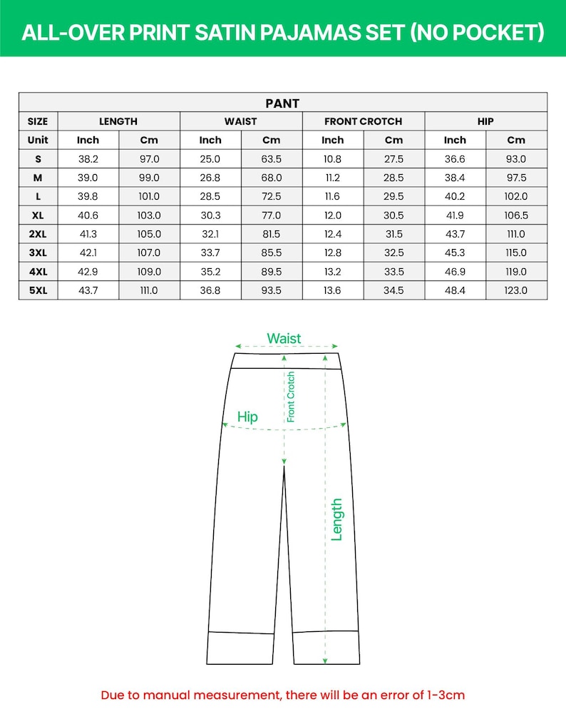 Op de afbeelding: Maattabel voor een satijnen pyjamabroek met all-over print. Maten vari&euml;rend van S tot 5XL, metingen in inches en cm voor lengte, taille, kruis en heup. De tekst "ALL-OVER PRINT SATIN PAJAMAS SET (NO POCKET)" staat bovenaan.