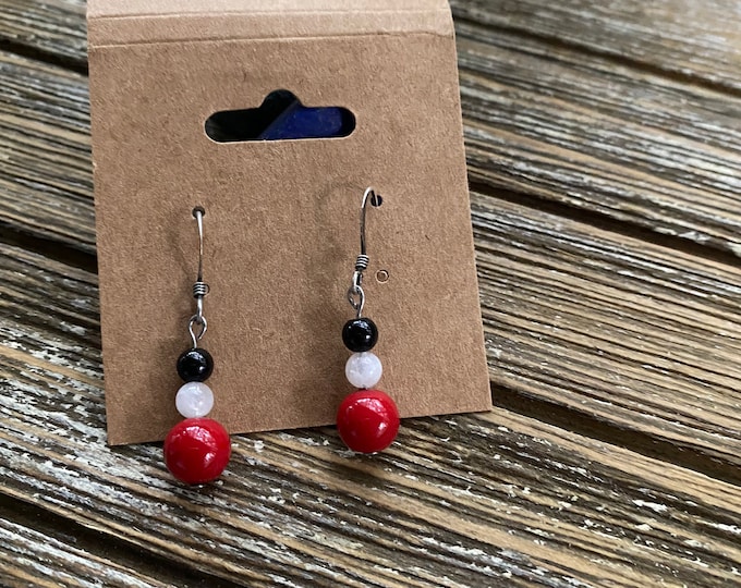 Red shelled pearl, moonstone and onyx earrings