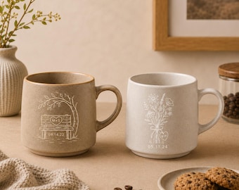 Taza personalizada con motivos de la naturaleza, taza de cerámica con iniciales y fecha personalizadas, diseños florales de árboles de montaña, regalo rústico de boda para parejas amantes de la naturaleza.