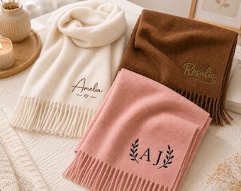 Bufanda personalizada con nombre para mujer, bufanda bordada personalizada, bufanda con flecos y monograma, regalo de invierno para mamá, novia o esposa.