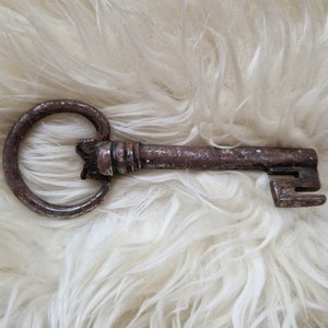 Fer ancien norvégien fait main, rouillé, rustique, forgé, clé Stabbur, décoration de ferme