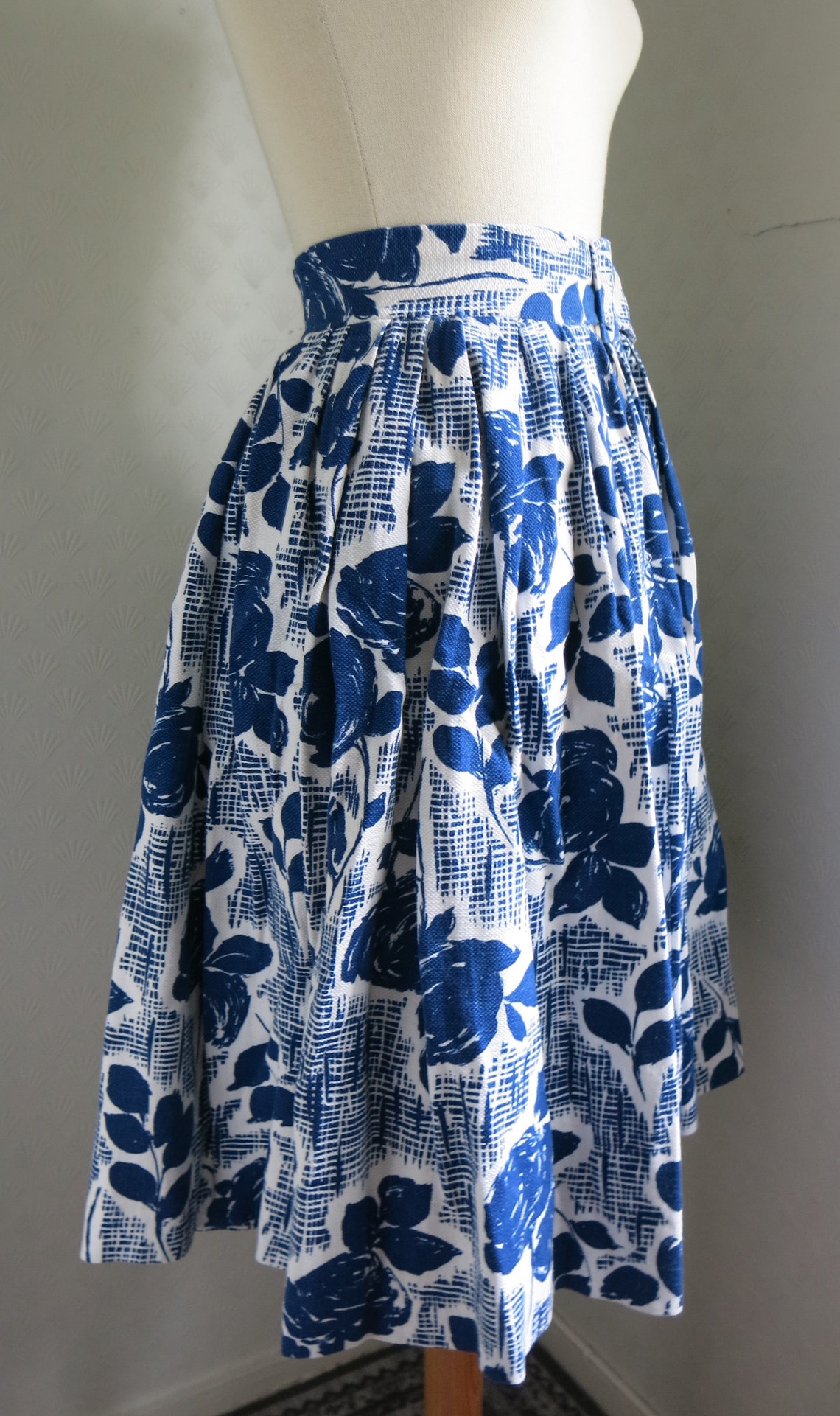 40s 50s White Blue Floral Roses Cotton Print Norwegian Skirt | Etsy