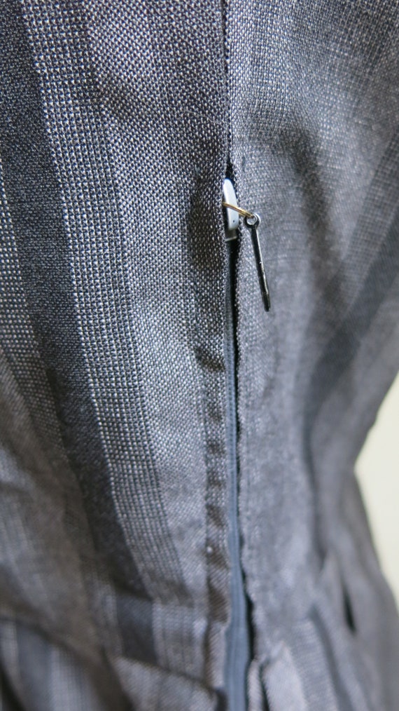 Gray Black Striped Print 50s Shirtwaist Dress Lar… - image 4