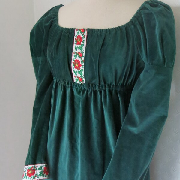 Medieval style Green vintage dress