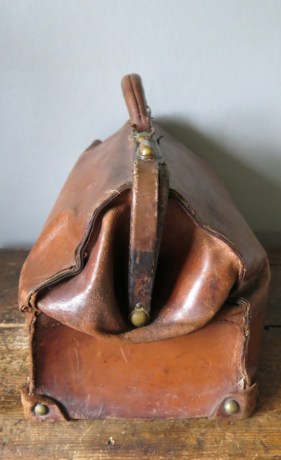Large Antique Rustic Edwardian Leather Bag Doctor… - image 3
