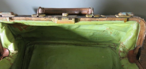 Large Antique Rustic Edwardian Leather Bag Doctor… - image 10
