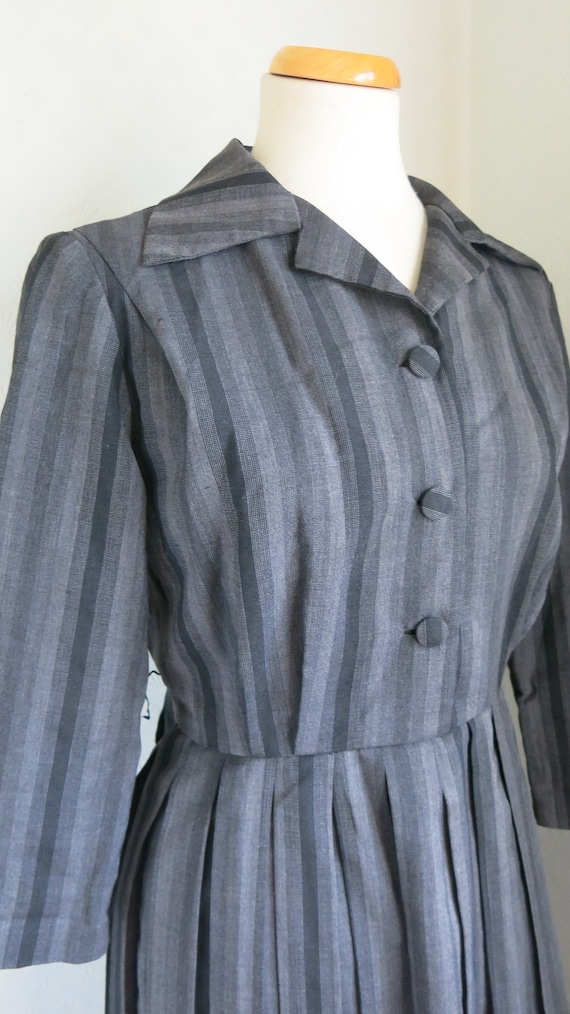 Gray Black Striped Print 50s Shirtwaist Dress Lar… - image 1