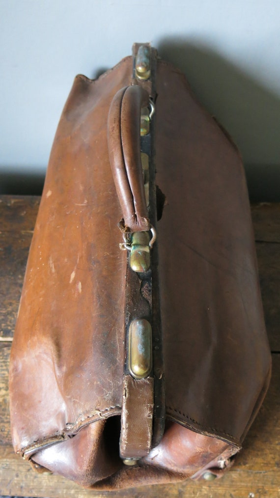 Large Antique Rustic Edwardian Leather Bag Doctor… - image 4
