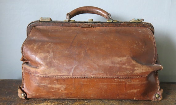 Large Antique Rustic Edwardian Leather Bag Doctor… - image 2