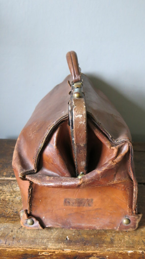 Large Antique Rustic Edwardian Leather Bag Doctor… - image 6