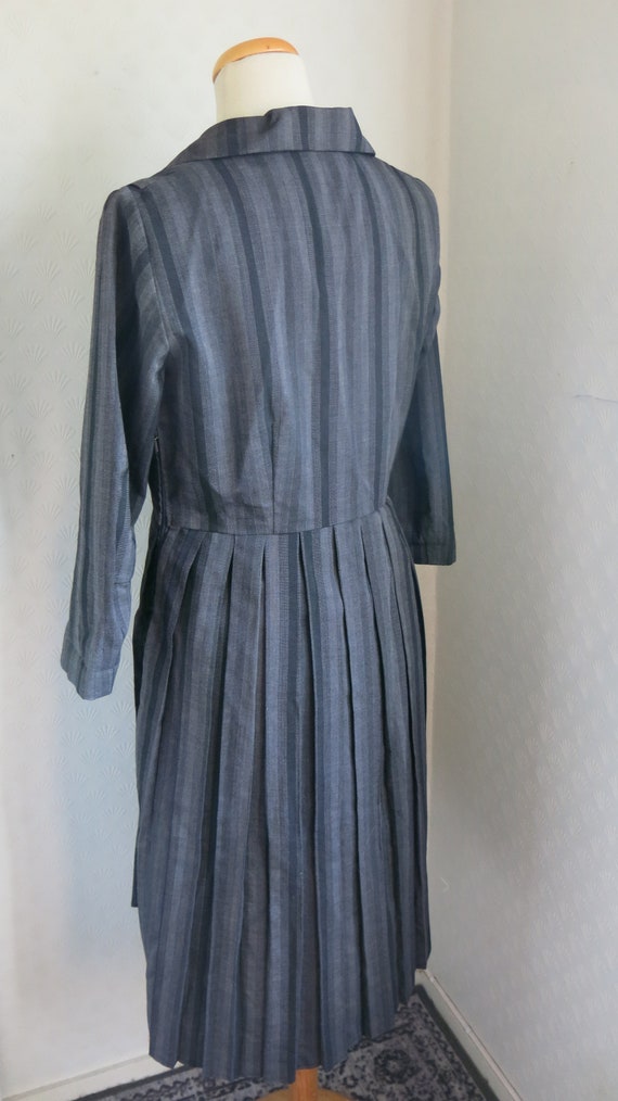 Gray Black Striped Print 50s Shirtwaist Dress Lar… - image 7