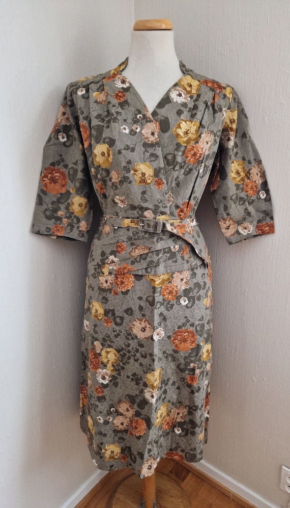 Brown Orange Yellow Floral 40s 50s 60s Belted Pep… - image 2