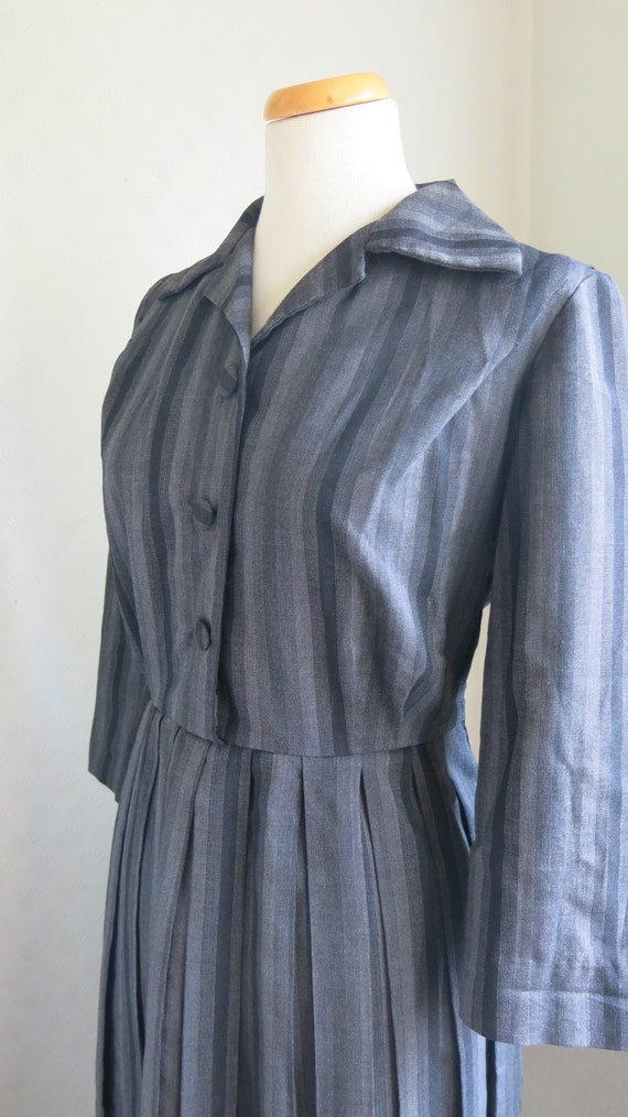 Gray Black Striped Print 50s Shirtwaist Dress Lar… - image 5