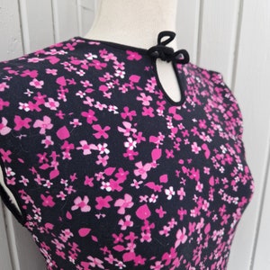 60s 70s  Black Pink Floral Keyhole Blouse Top Small