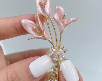 Pink Calla Lily Brooch, Gold Tone Crystal Flower Lapel Pin, Elegant Floral Accessory