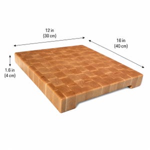 Size diagram of the maple end grain cutting board with measurement arrows: 12 in (30 cm) wide, 16 in (40 cm) long and 1.6 in (4 cm) thick.