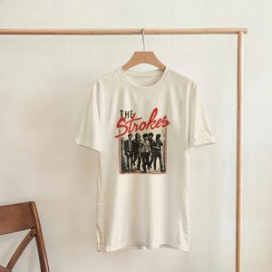 T-shirt grafica ispirata agli Strokes - Vestibilità classica per ogni fan - T-shirt unisex in cotone immagine 3