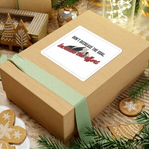 Verlaag het doel niet Vergroot de inspanning Sticker | Motiverend bergcitaat afbeelding 6