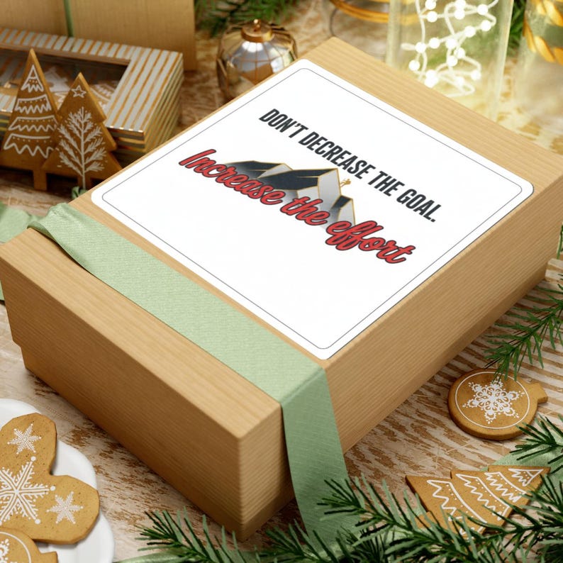 Verlaag het doel niet Vergroot de inspanning Sticker | Motiverend bergcitaat afbeelding 9