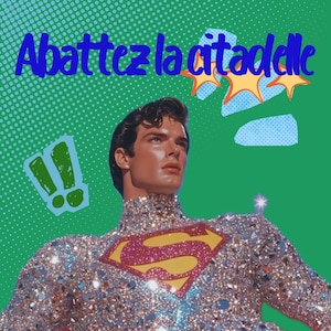 Peut inclure: Image de style pop art d'un homme en costume de Superman. Le costume est recouvert de paillettes scintillantes, avec le logo Superman rouge et jaune sur la poitrine. Le fond est vert avec des éclats d'étoiles bleus et jaunes et le texte "Abattez la citadelle".