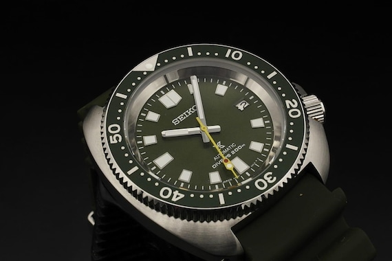 Seiko Prospex Automatic 200m Diver Men’s Watch Green Dial Japan Made Mechanical Self Winding Stainless Steel Vintage Wristwatch