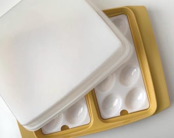 Vintage Harvest Gold Tupperware Egg Keeper Amazing condition Item 723