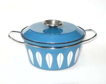 Cathrineholm Norway White on Blue Lotus Enameled 8.5" Casserole Dutch Oven Pot & Lid 2.5 QT