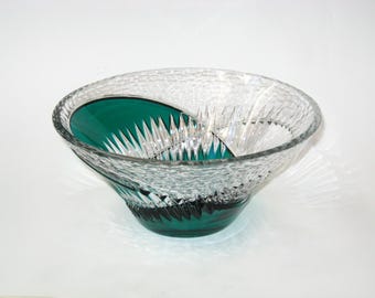 CAESAR Czech Crystal 9.5" Emerald Green Overlay Cut to Clear Decorator Bowl; Futurist Martelle Art Glass Centerpiece