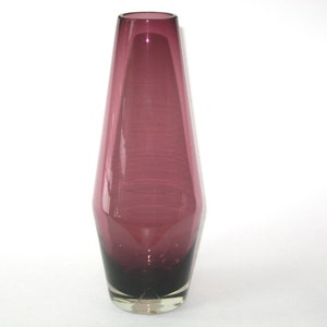Tamara Aladin Riihimaki Finland Amethyst Glass 10&quot; Torpedo Vase w/ Label; Mid Century Modern Riihimaen Lasi Oy