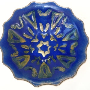 Signed Atomic Starburst Enamel on Copper 8&quot; Plate; Vintage MCM Helen Baker Studio Art Blue & Gold Scalloped / Cut Rim Bowl
