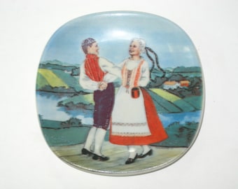 Arabia of Finland FINNISH NATIONAL COSTUMES Hame/Tavastland Mini Collector’s Wall Plate; Vintage Rare Veikko Roininen Designer