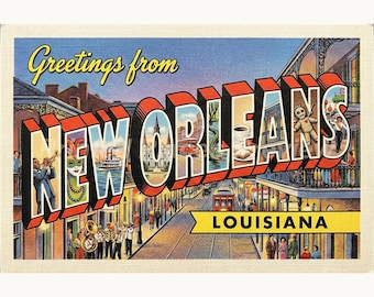 Op de afbeelding: Vintage ansichtkaart met de tekst "Greetings from NEW ORLEANS LOUISIANA". De ansichtkaart toont een kleurrijke illustratie van New Orleans met een straatbeeld, muzikanten en iconische bezienswaardigheden.