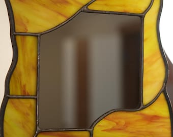Espejo de vidrieras hecho a mano, arte moderno ondulado amarillo, decoración de pared orgánica