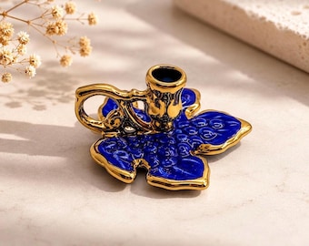 Portacandele in ceramica fatto a mano dall'Ucraina – Candelabro a forma di foglia di vite blu – Ceramica decorativa – Adatto a candele affusolate da 1 cm