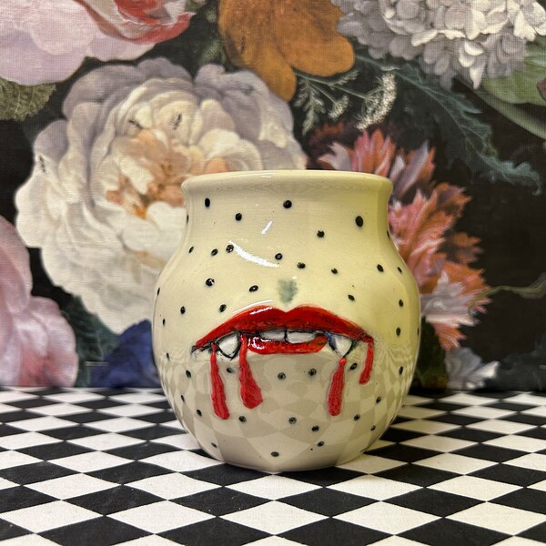 Dracula vase