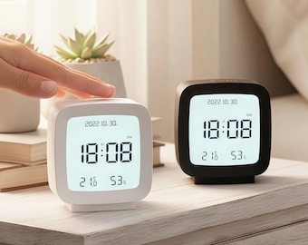 Digitale wekker met temperatuur en vochtigheid, led-bureauklok met kalender en weekweergave, tafelklok met achtergrondverlichting, 12/24 uur