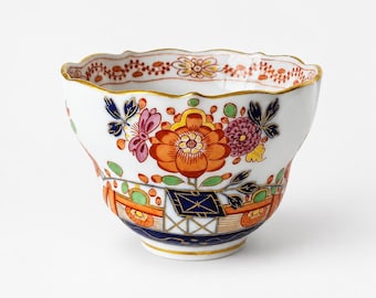 c. 1880–1900 Antique Meissen Tischchenmuster Cup, Hand Painted Imari Porcelain, Gilt Floral Decor
