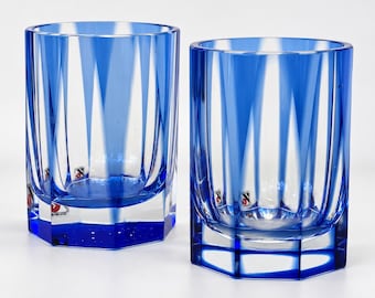 Signiertes Studioglas von Jaroslav Svoboda – Paar blaue, handgeschliffene tschechische Whiskygläser, Boho-Whiskygläser