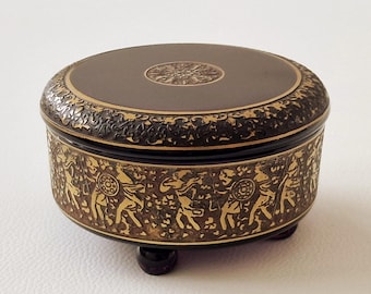 1920 - Moser Amethyst Art Deco Lidded Box with Oroplastic Amazon Frieze