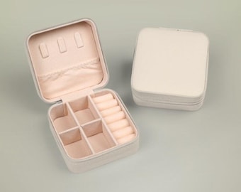 Personalized Jewelry Travel Case | Compact Portable Jewelry Organizer
