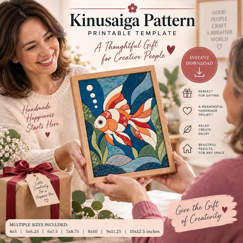 Peut inclure: Un mod&egrave;le imprimable Kinusaiga repr&eacute;sentant un poisson rouge dans un cadre en bois. Le motif pr&eacute;sente des couleurs bleu, orange et blanc avec des &eacute;l&eacute;ments aquatiques. Le texte inclut Kinusaiga Pattern, Printable Template et des tailles de 4x5 &agrave; 10x12,5 pouces.