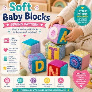 Può includere: Modello di cucito per morbidi blocchi per bambini. L'immagine mostra blocchi colorati rivestiti in tessuto con lettere, perfetti per neonati e bambini piccoli. I blocchi sono in vari colori, tra cui blu, viola e rosa. Il modello include lettere, semicerchi e quarti di cerchio.
