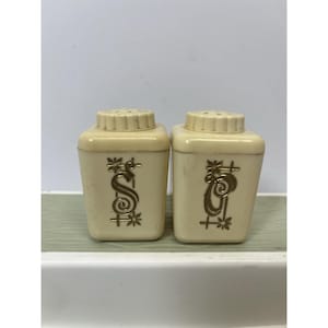 Vintage retro MCM Lustro Ware Salt and Pepper Shakers Set Cream 1950's Plastic