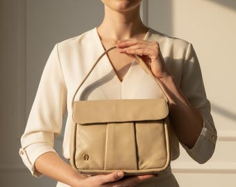 Etienne Aigner Crossbody Handbag Bone Leather Adjustable Strap Pockets VTG