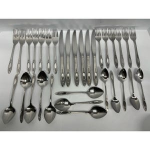 32 Pcs Set Oneida Chateau Stainless Steel Flatware Forks, Knives, Spoons