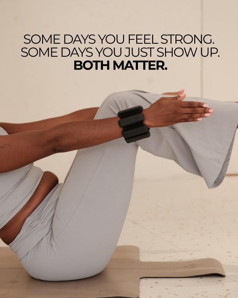 Puede incluir: Juego de tres tazas de cer&aacute;mica con acabado mate moteado. Cada taza presenta un color diferente: azul claro, crema y gris. Las tazas tienen un dise&ntilde;o simple y moderno, apto para caf&eacute; o t&eacute;.