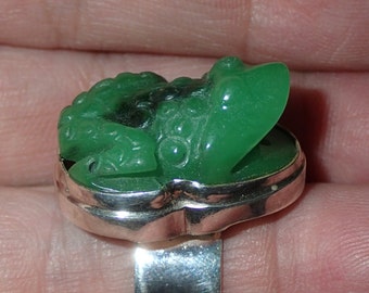 Carved Jade Frog Sterling Silver Ring. Adjustable