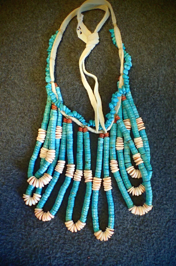 Turquoise and Shell Heshi 8 Jacula Necklace on Le… - image 4