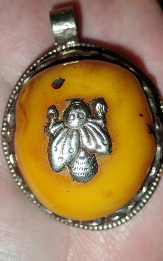 Bee in Tibetan Silver Pendant Bee
